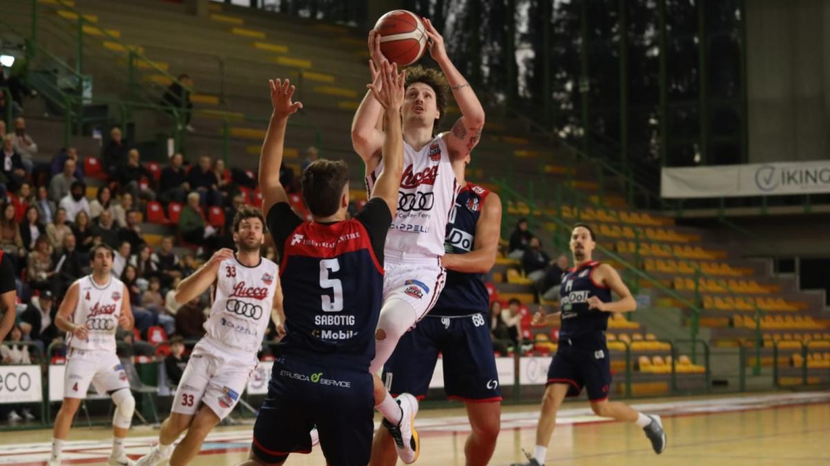 Serie B - Basketball Lucca si rilancia dando la prima sconfitta alla Vismederi Costone