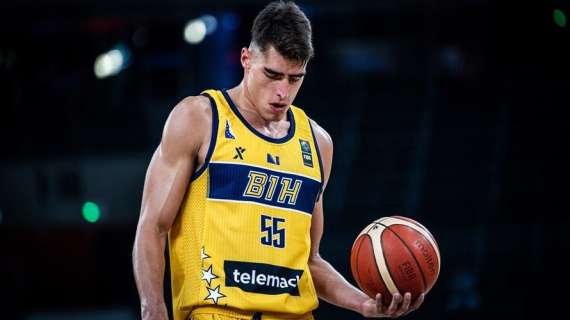 Emozionante lettera di Luka Garza alla FIBA: "Quando vedo il blu e il giallo, vedo mio nonno"
