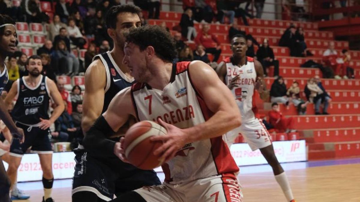 Serie B - La Bakery lotta con orgoglio, Herons Montecatini lascia il segno nel quarto quarto