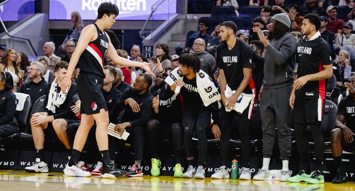 Yang Hansen debutta in NBA con i Trail Blazers: talento grezzo e margini di crescita