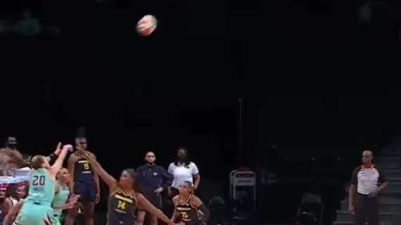 WNBA - Il buzzer beater di Sabrina Ionescu apre la nuova stagione (Video)