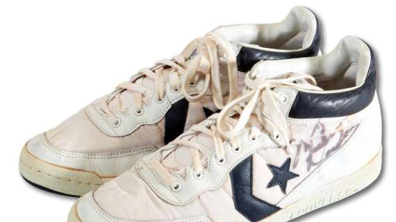 Scarpe di Jordan del 1984 vendute a $88.000 all'asta