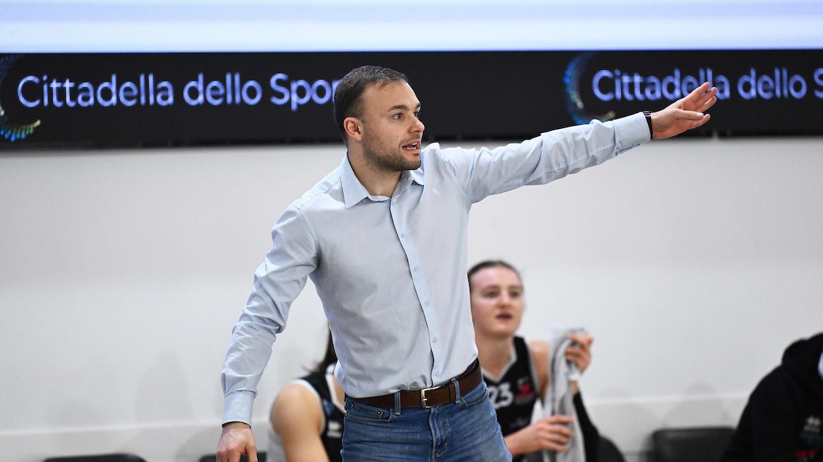A1 F - Panthers Roseto: confermato coach Simone Righi e il suo staff tecnico