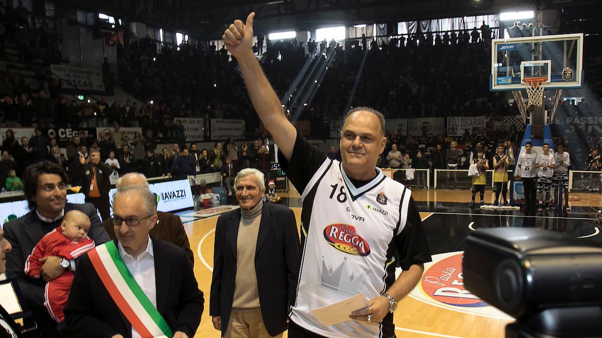 «Caserta è un pezzo di vita». L'addio a Oscar Schmidt, e quel popolo che non lo ha mai dimenticato