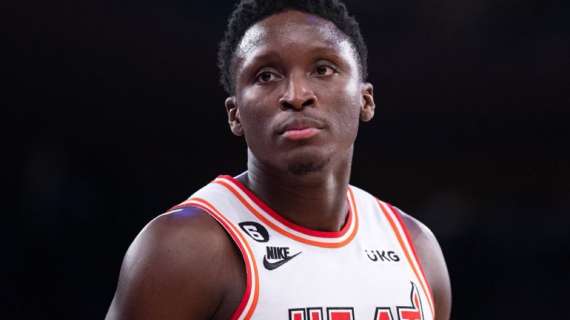 Victor Oladipo sostiene un provino per cercare il ritorno in NBA