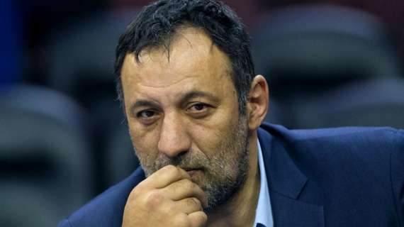 Vlade Divac si sottopone a un intervento chirurgico di sostituzione dell'anca