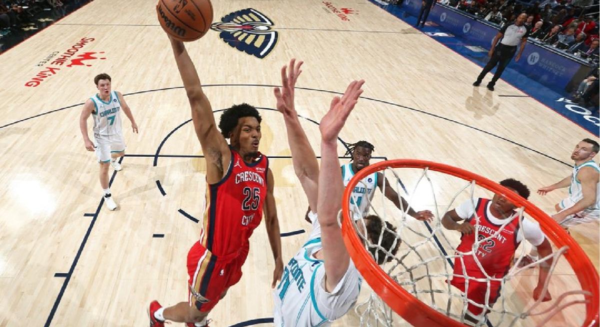 I Pelicans tornano alla vittoria grazie a un finale da brividi contro gli Hornets