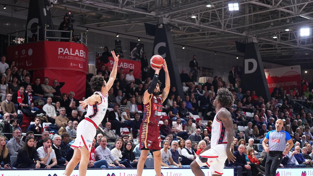 LIVE | Dal -18 del primo quarto la Reyer Venezia vola con Valentine e Cole a Reggio Emilia 