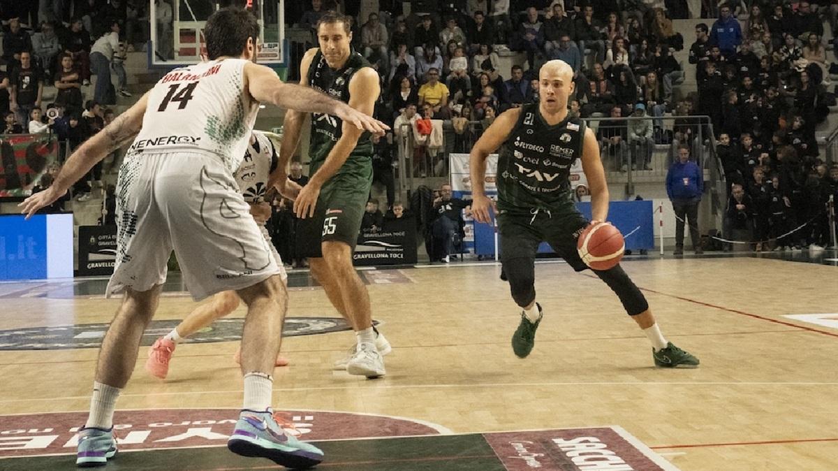 Serie B - TAV Treviglio vittoriosa al PalaCipir di Omegna e prima in classifica