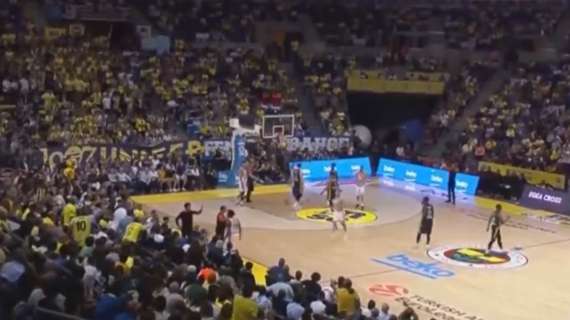 Shaquielle McKissic got into an altercation with Fenerbahce fan, punished with a technical foul