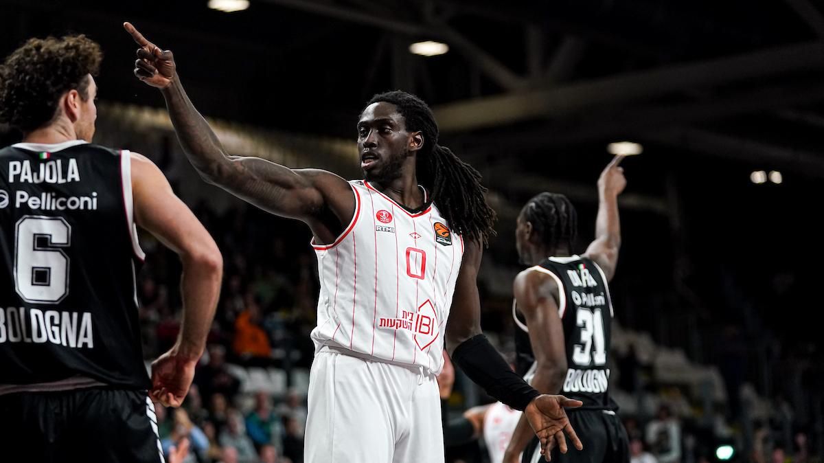 Hapoel Tel Aviv, maxi rinnovo per Johnathan Motley: contratto da 5mln
