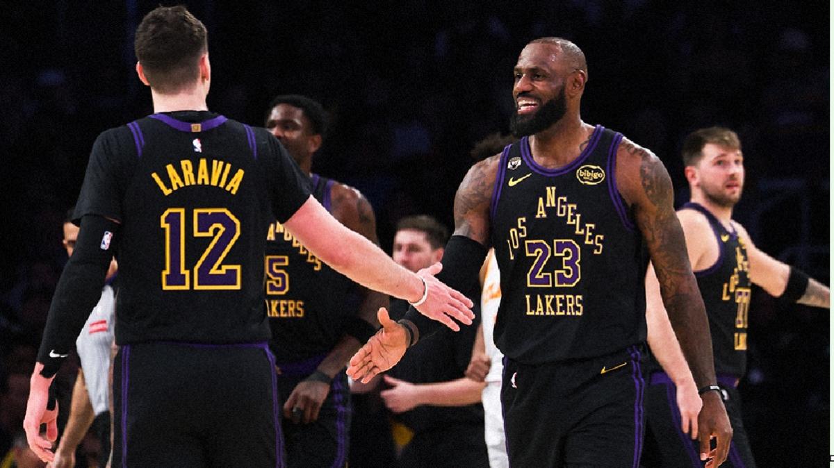  LeBron guida i Lakers: Hawks travolti nonostante il rientro nel finale