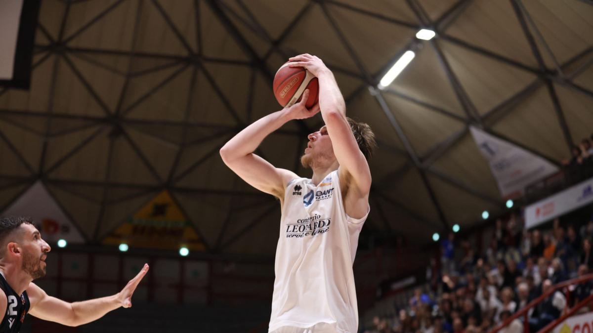 Serie B -  Dany Quarrata, finale amaro: vince Piazza Armerina in volata