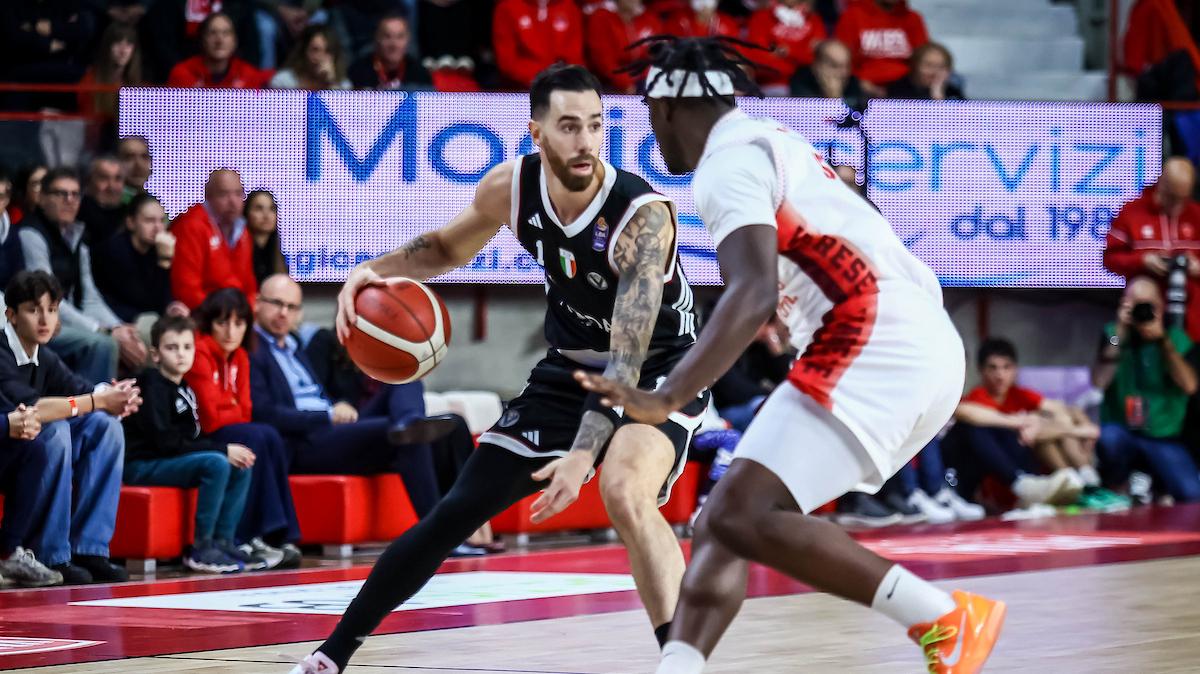 Intervallo: Varese-Virtus sul 35-39, tabellini e pagelle