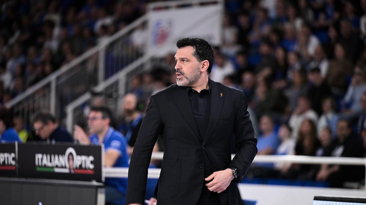 Napoli si guarda dietro. Rizzetta: «Riflessioni a fine stagione». Con Treviso è decisiva