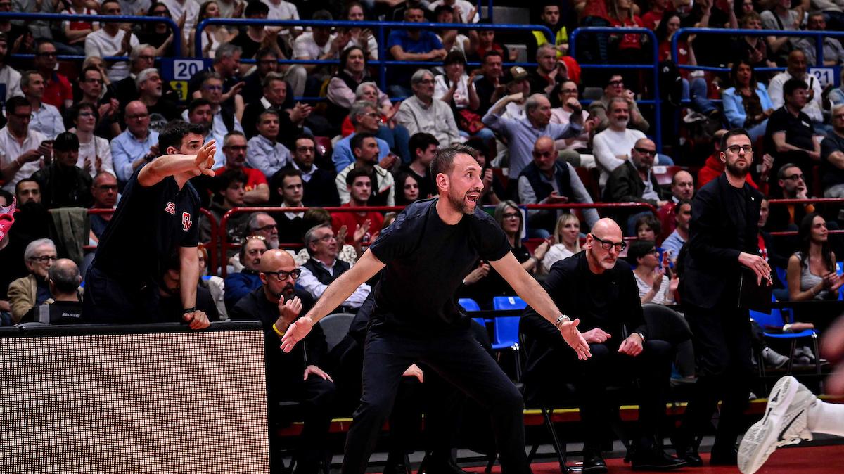 Fischi al Forum, Poeta all'intervallo: «Secondo quarto orrendo. Dobbiamo cambiare tutto»