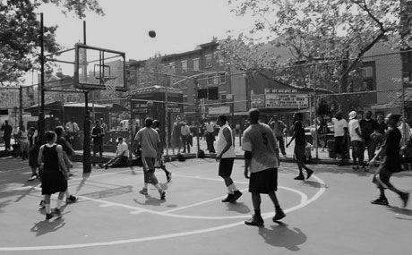 A Famagosta (Milano) un «playground» targato Coca-Cola, il padiglione Expo diventa un campo da basket 