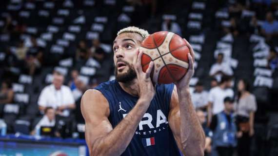 Francia - Rudy Gobert rompe un canestro con una schiacciata