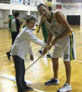 Cessel scherza con il figlio...