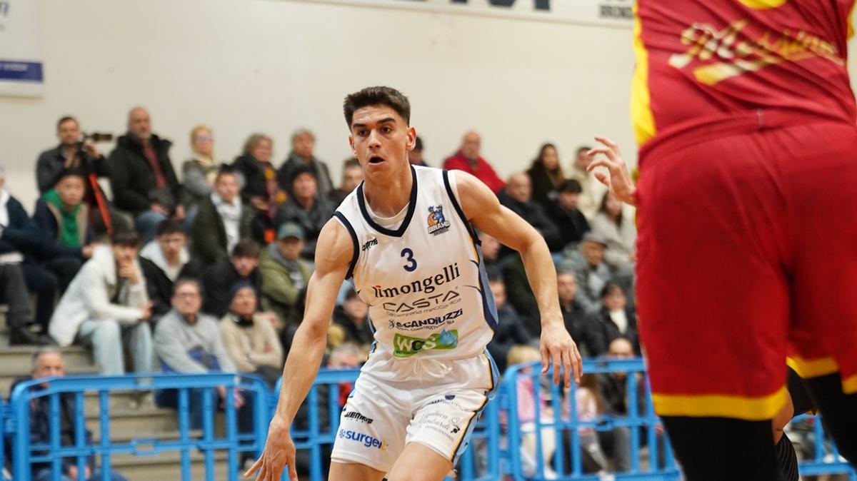 Serie B - La Dinamo regge l'urto e supera Messina per la decima vittoria casalinga