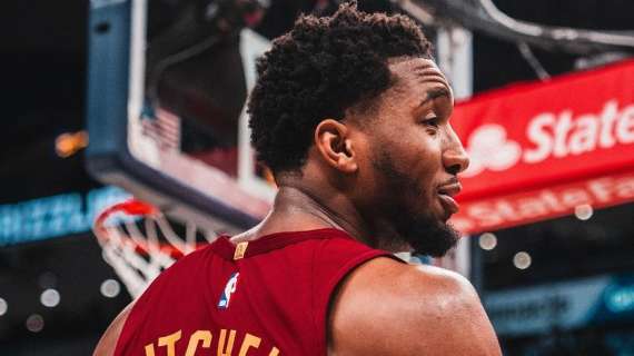 NBA - La reazione di Donovan Mitchell al gomito sul viso di Zach Collins
