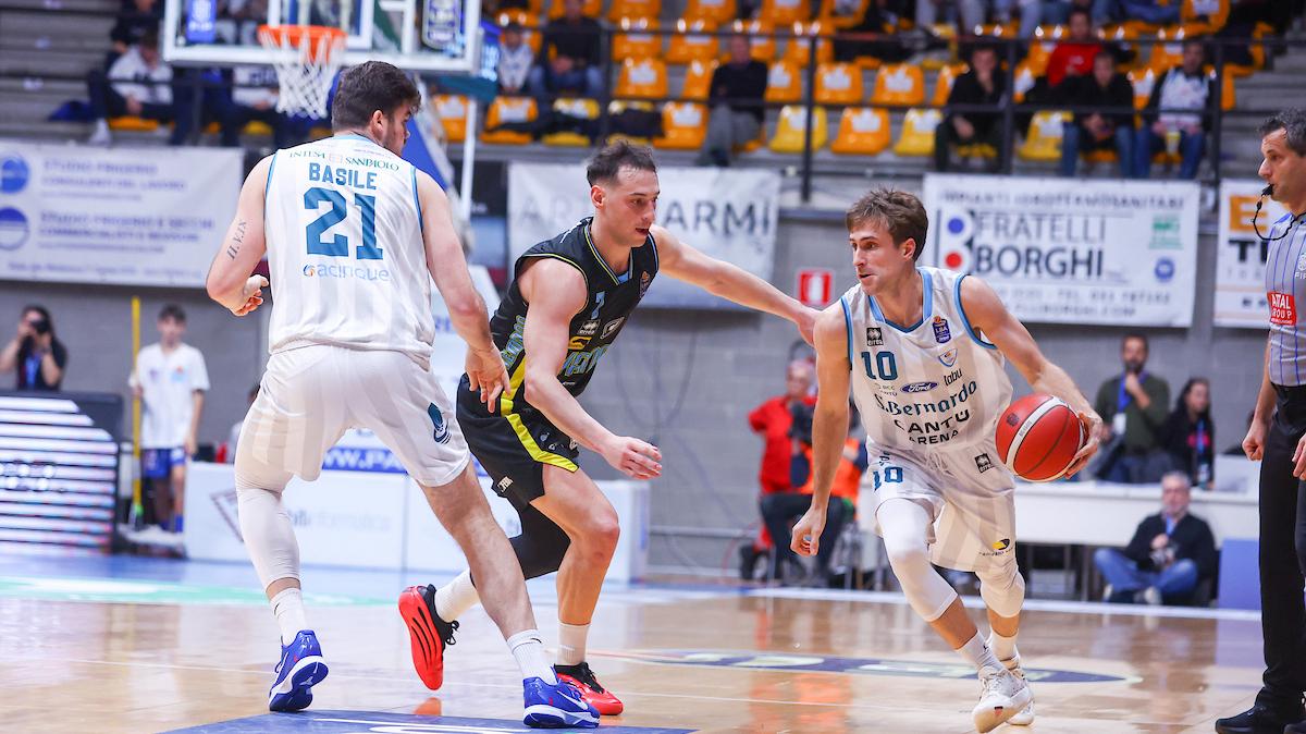 Highlights LBA | Acqua San Bernardo Cantù, le immagini del derby con la Vanoli