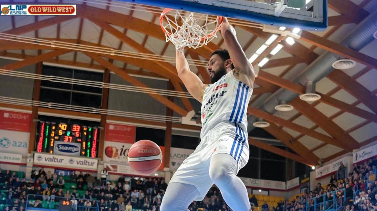 La Valtur Brindisi riprende la sua corsa: successo in volata con Livorno