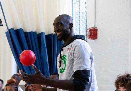 NBA - Celtics: si ferma Tacko Fall per un problema a un ginocchio