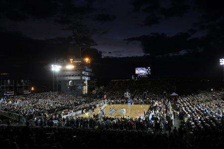 Michigan State vs North Carolina giocata su una portaerei