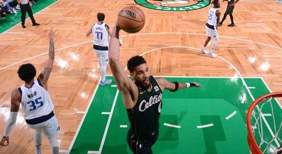 NBA - Tatum e i Celtics superiori a Doncic e i Mavericks
