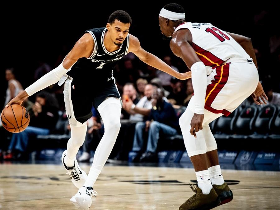 NBA Preseason - Spurs imbattuti, rimonta vincente contro gli Heat