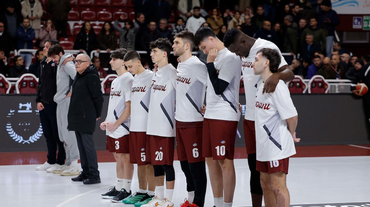 Scene incredibili a Trapani: finisce dopo 4:11 la gara con Trento