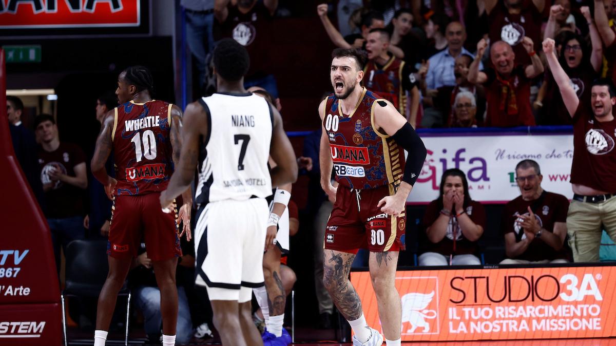 Che Gara 3 al Taliercio! Venezia batte la Virtus Bologna, ora spalle al muro