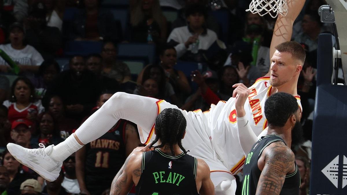 Atlanta domina con Porzingis e Johnson, Pelicans nove ko consecutivi