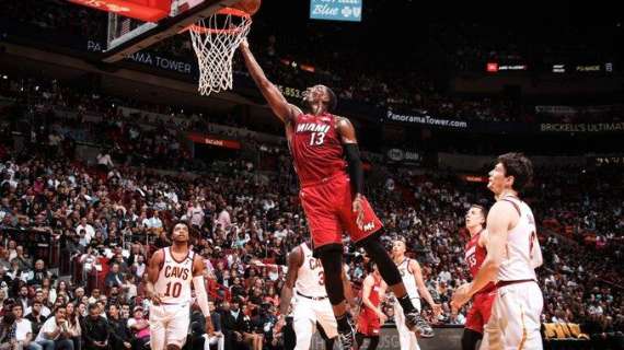NBA - Miami festeggia Wade ritiro maglia e trionfo sui Cavaliers