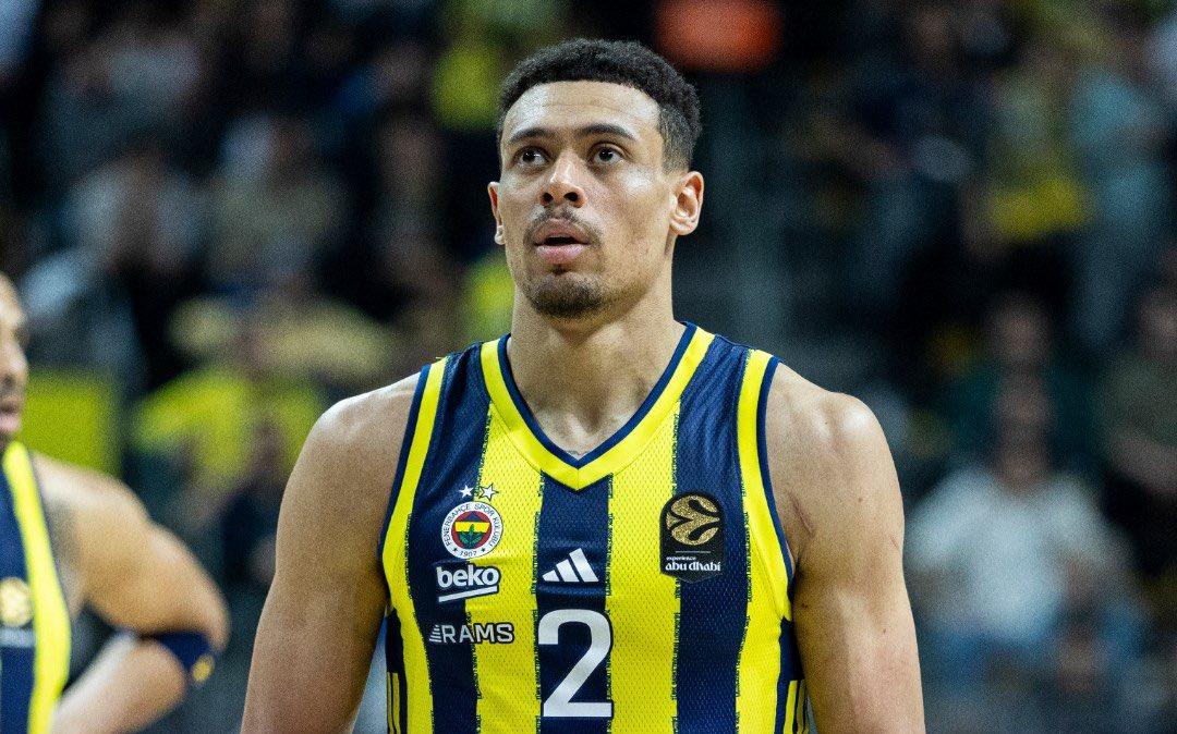 L'Olympiacos cede nel finale nella Istanbul del Fenerbahçe 