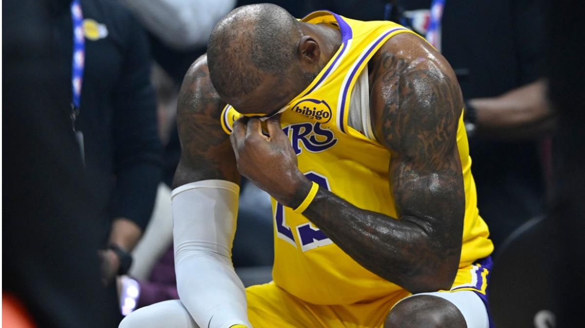 LeBron James si è commosso fino alle lacrime per l'omaggio dei Cavaliers