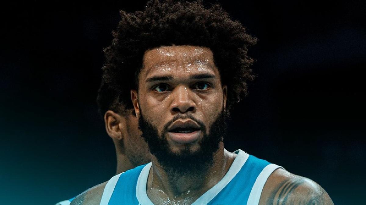 Charlotte domina Phoenix: Suns travolti allo Spectrum e sogno Top 6