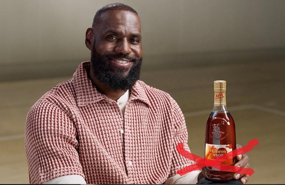 LeBron James citato in giudizio da un fan "ingannato" dal teaser "The Second Decision"