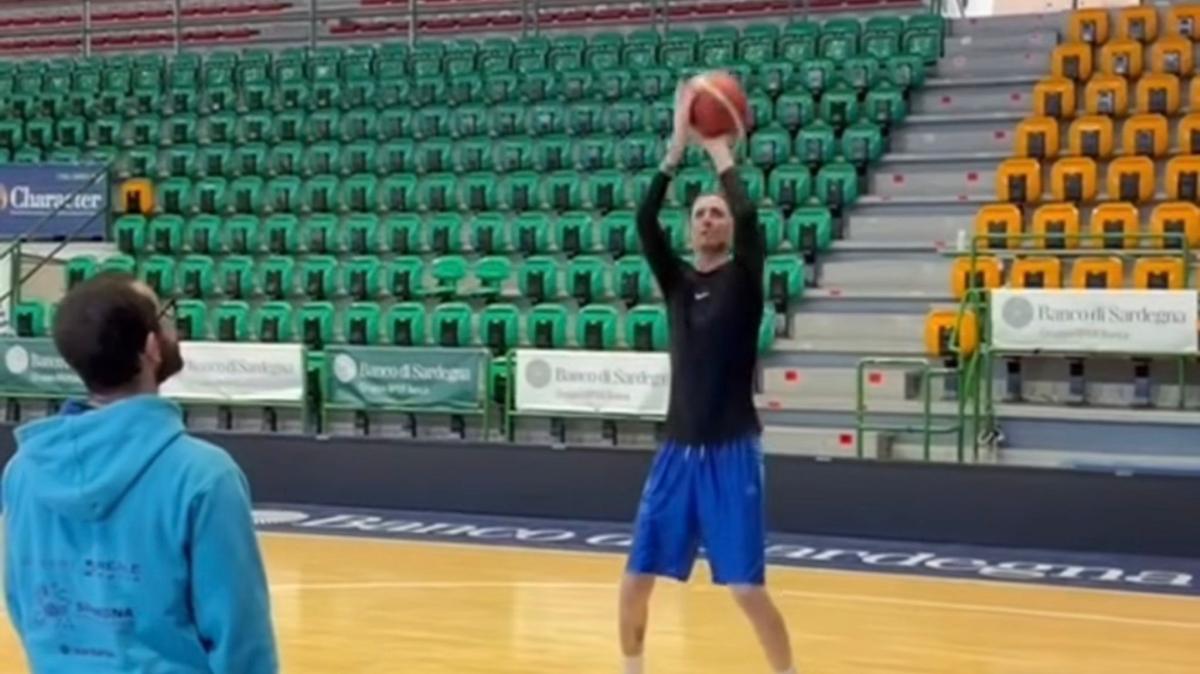 Achille Polonara a lavoro al PalaSerradimigni: i primi tiri al ritorno sul parquet 