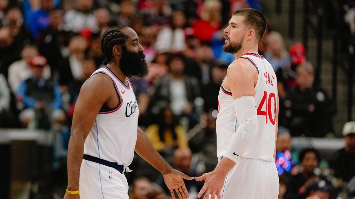 Kawhi Leonard in doppia doppia guida i Clippers alla vittoria contro Portland