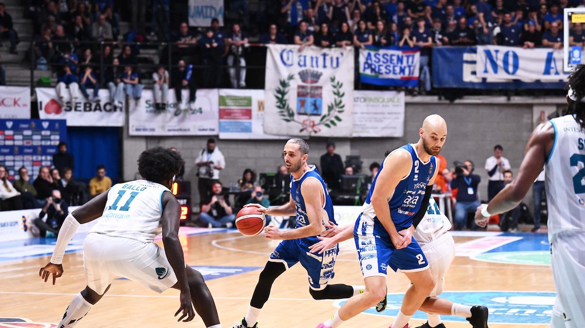 Germani Brescia trova la vittoria su Cantù solo negli ultimi secondi: gli highlights