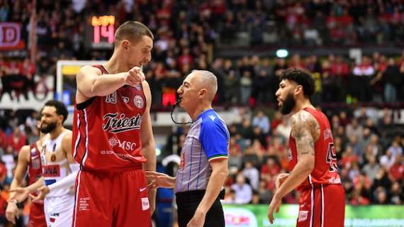 «Partita decisa dagli arbitri»: Il Piccolo polemico sul finale di Trieste-Venezia