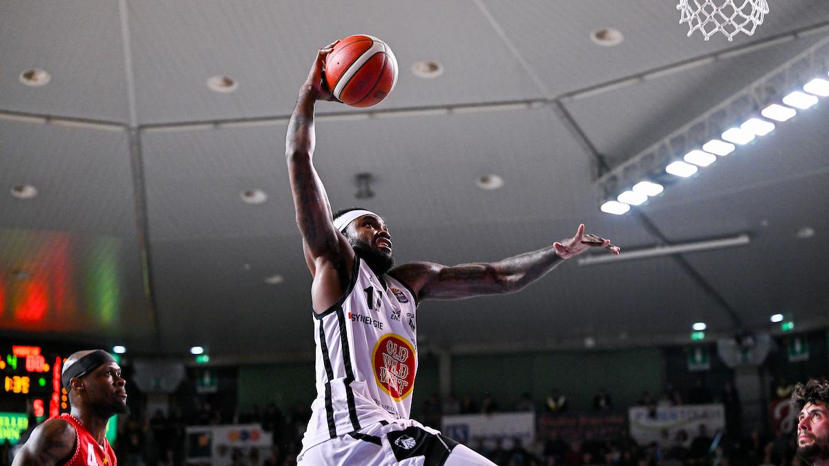 Apu Udine, la crescita di Christian Mekowulu: il centro nigeriano uno dei migliori nell'ultimo turno