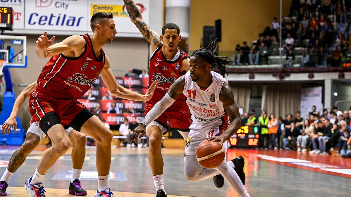 Openjobmetis Varese, Max Ferraiuolo commenta la sconfitta a Trieste