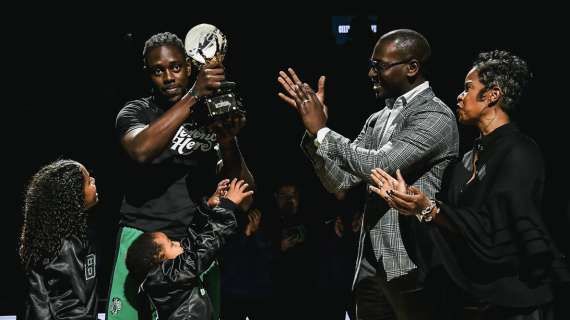 NBA - Celtics, Jrue Holiday premiato con il Kareem Abdul-Jabbar Trophy