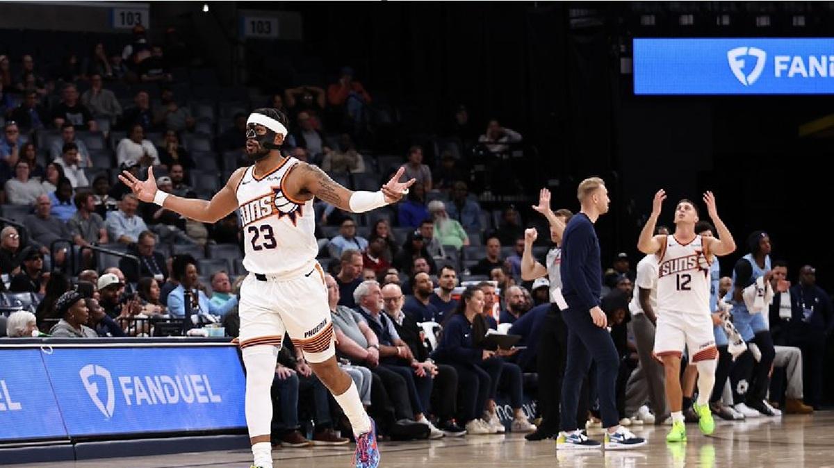 Booker guida i Suns ad quarto periodo perfetto contro Memphis