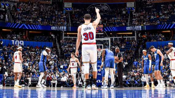 NBA - La magia di Steph Curry (56 punti con 12 triple) incanta Orlando