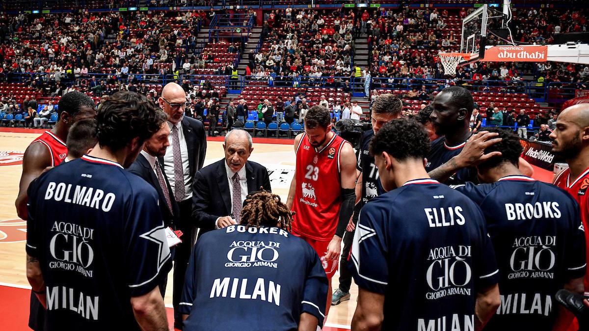 Olimpia, calo spettatori al Forum. Messina: «È una cosa che mi dispiace. Preoccuparmi no»