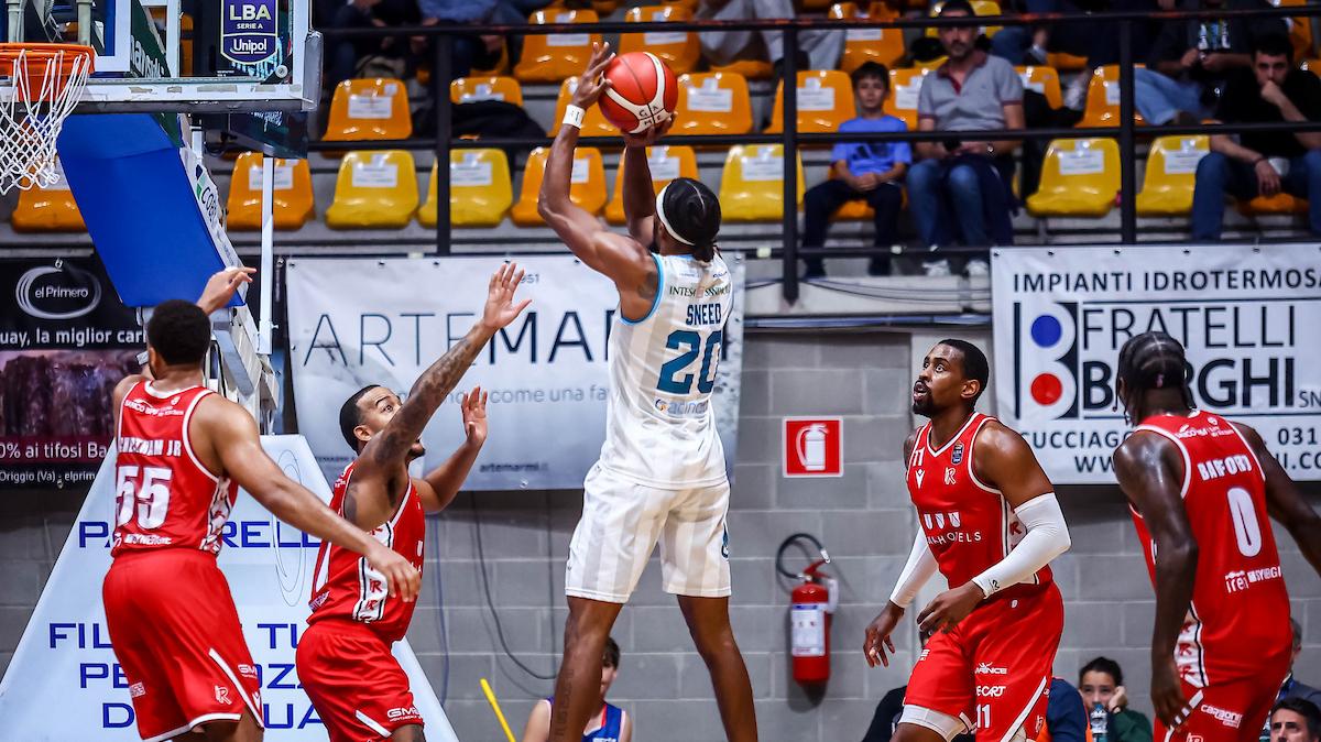 LIVE | Cantù risorge nell'ultimo quarto con Sneed e batte Reggio Emilia